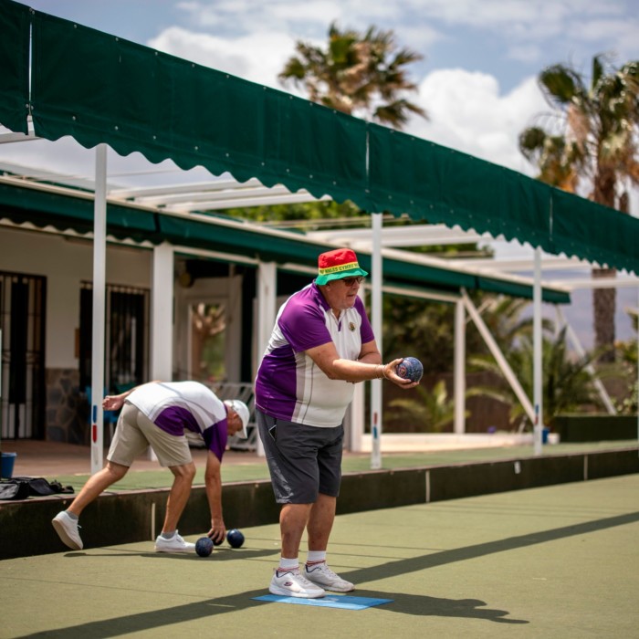 People playing bowling at the Indalo Bowling Club