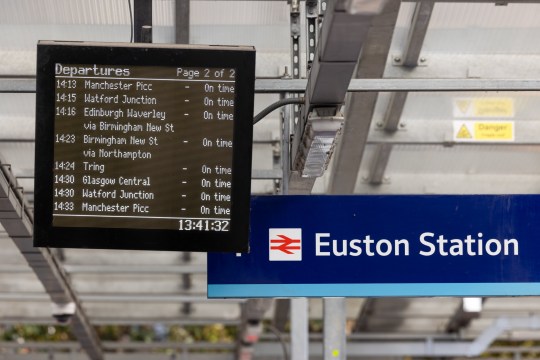 A departures board at the entrance to Euston station in London, UK, on ​​Monday, September 25, 2023. Rishi Sunak has faced ire from British business leaders, politicians across the spectrum and even a major donor as he considers whether to make the trip must shorten.  flagship rail project that could cost US$100 billion ($123 billion).  Photographer: Chris Ratcliffe/Bloomberg via Getty Images