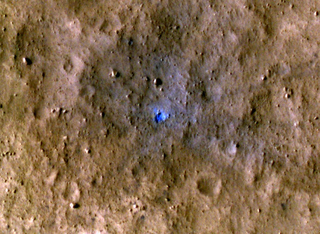 Data from InSight was compared with photos from space probes, such as this one of an impact crater that formed on August 30, 2021, to determine when and where meteorites hit the red planet.