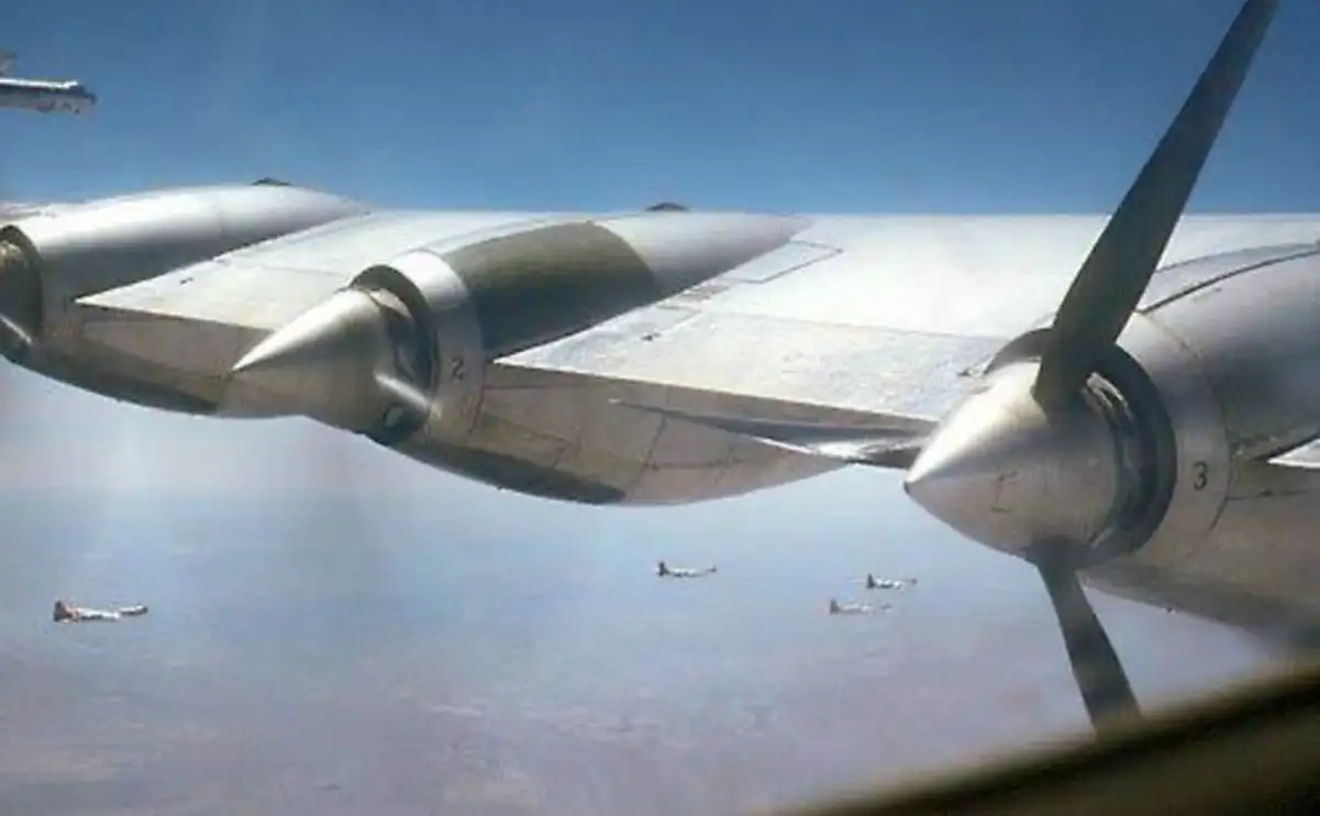 A B-36 mechanic's nerve-wracking mission: waiting for hours in the wings of a Peacemaker to service the engines in flight