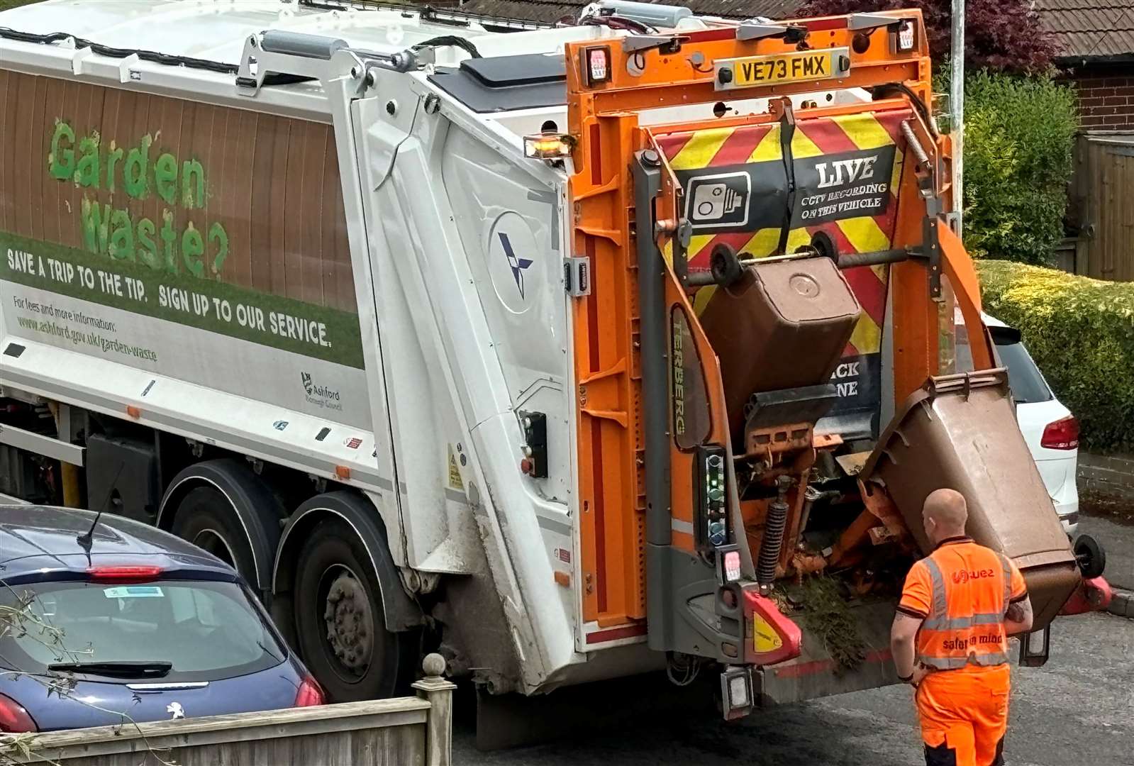 Suez workers collect garden waste in Ashford