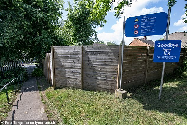 Many residents pointed out that the council had last year given permission for a large bar and restaurant to open at the top of the Avenue, which has only six parking spaces.