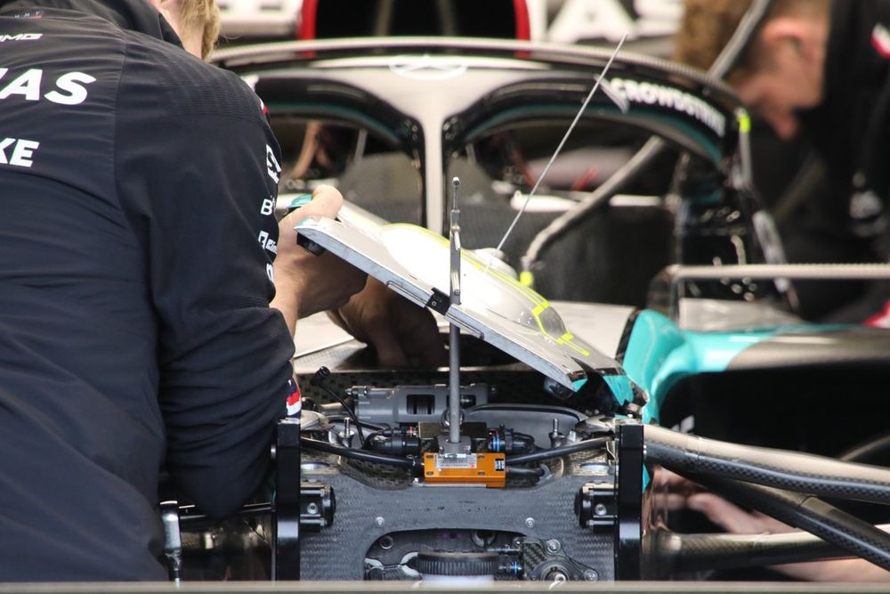 Mercedes W15 technical details