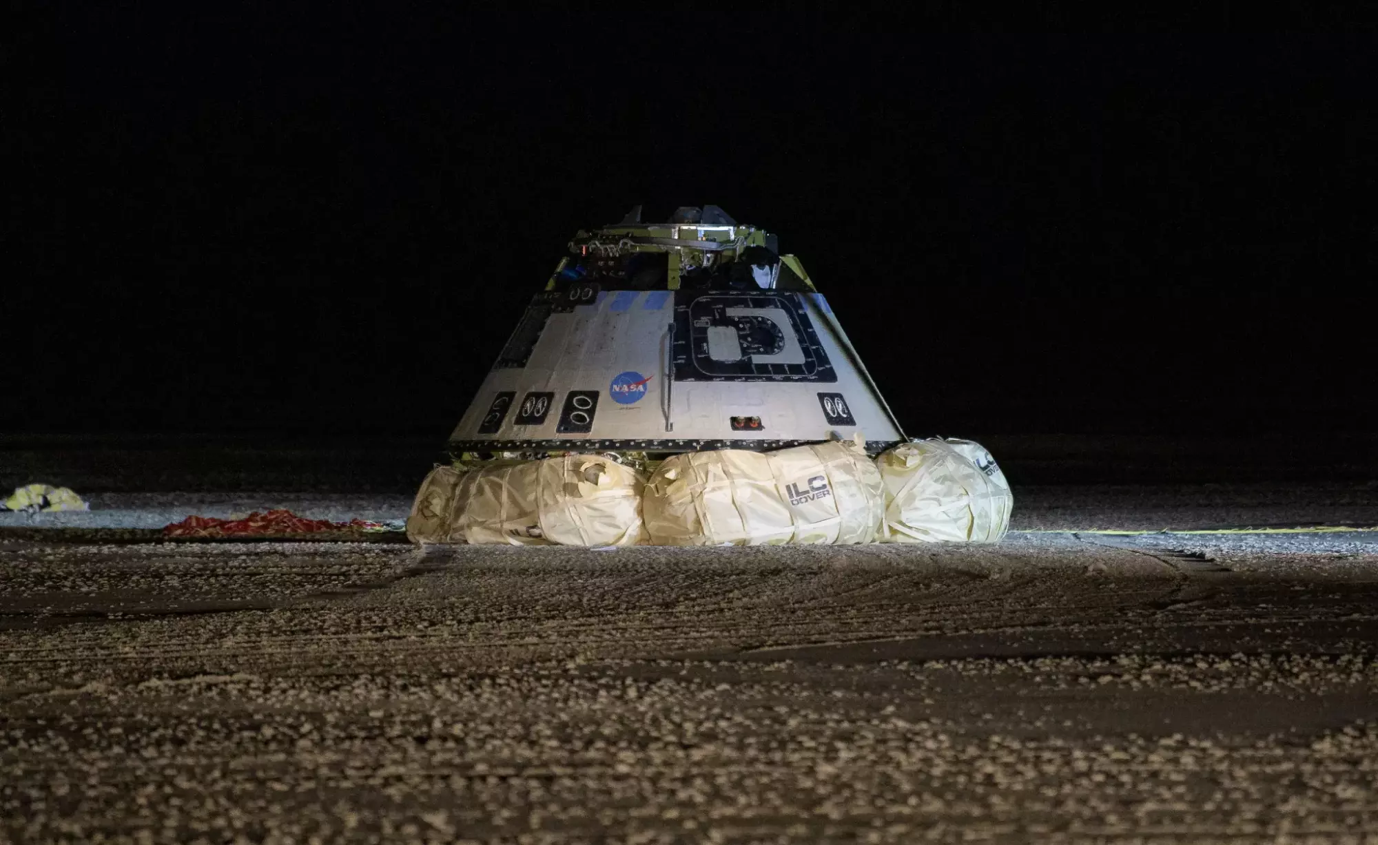 An empty Starliner lands in a New Mexico desert