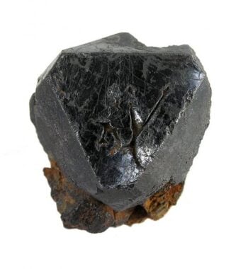 A sample of ilmenite found in Norway. This is the mineral that was tested to simulate underground magma on the moon. Cc by Sa 3.0 Rob Lavinsky, Irocks.com